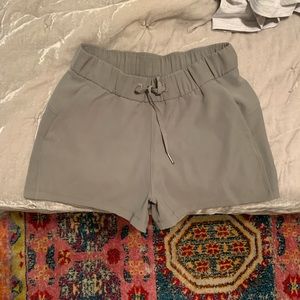 On the fly short - woven